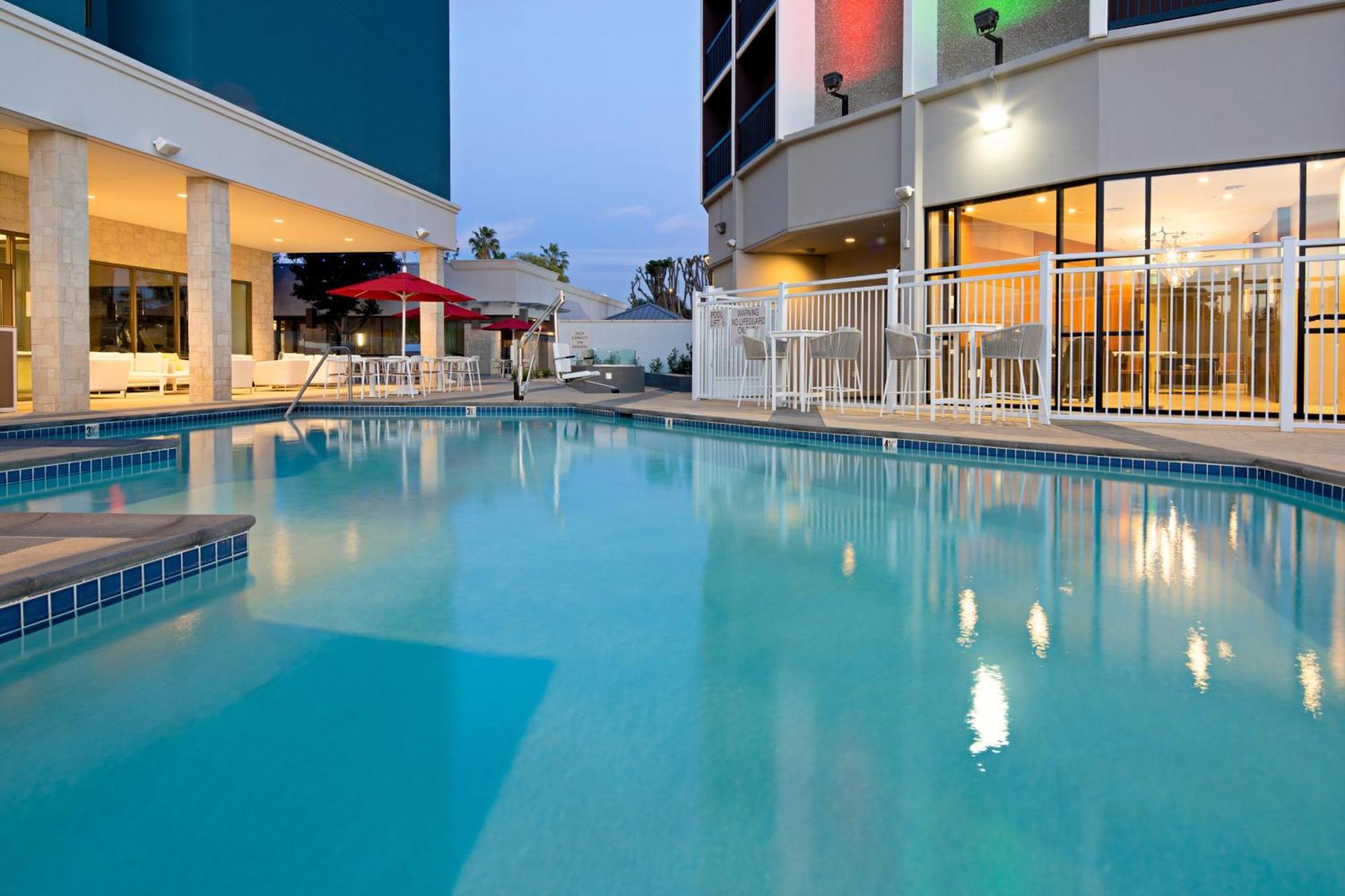 Holiday Inn Long Beach - Airport By Ihg Dış mekan fotoğraf